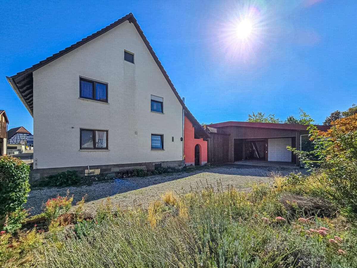 1-2-Familienhaus mit Nebengebäude und Doppelgarage in Rheinau