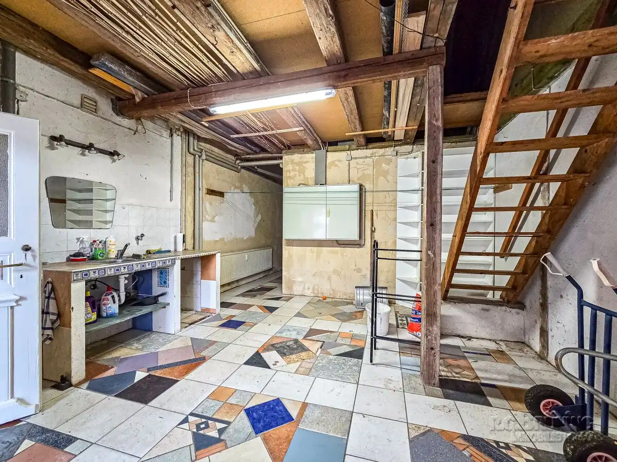 Ehemaliger Schopf als Lagerfläche