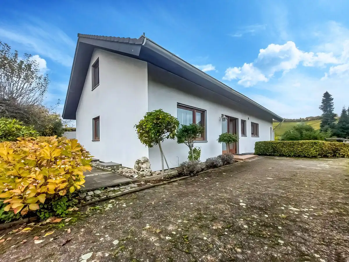 Großes Einfamilienhaus mit Einliegerwohnung in Durbach