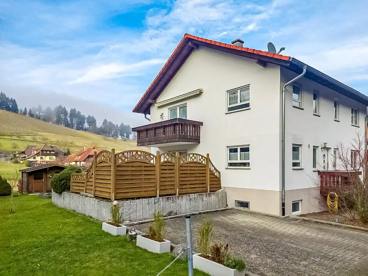 Zweifamilienhaus in idyllischer Lage in Strohbach