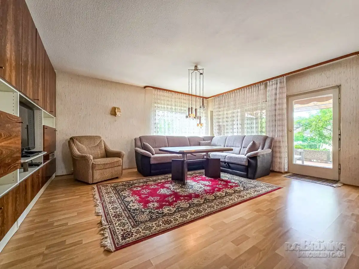 Wohnzimmer mit Ausgang zur Terrasse