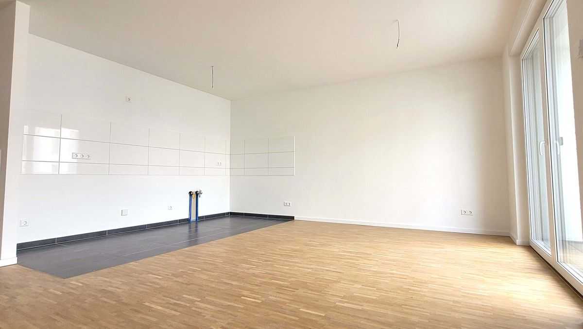 Küche mit Zugang zum Balkon