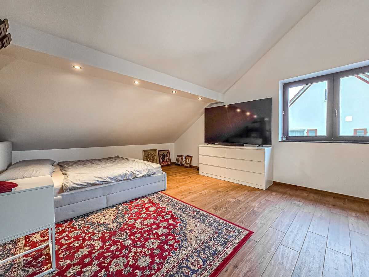 Schlafzimmer DG