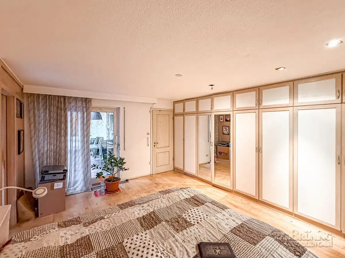 Schlafzimmer mit Einbauschrank