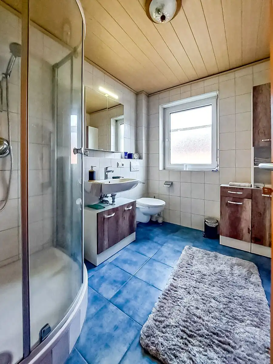 Gäste-Badezimmer DG