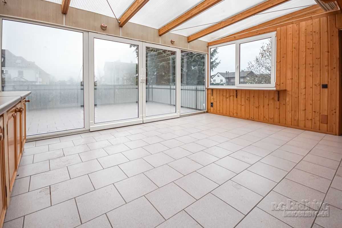 Terrasse couverte avec sortie dans le jardin