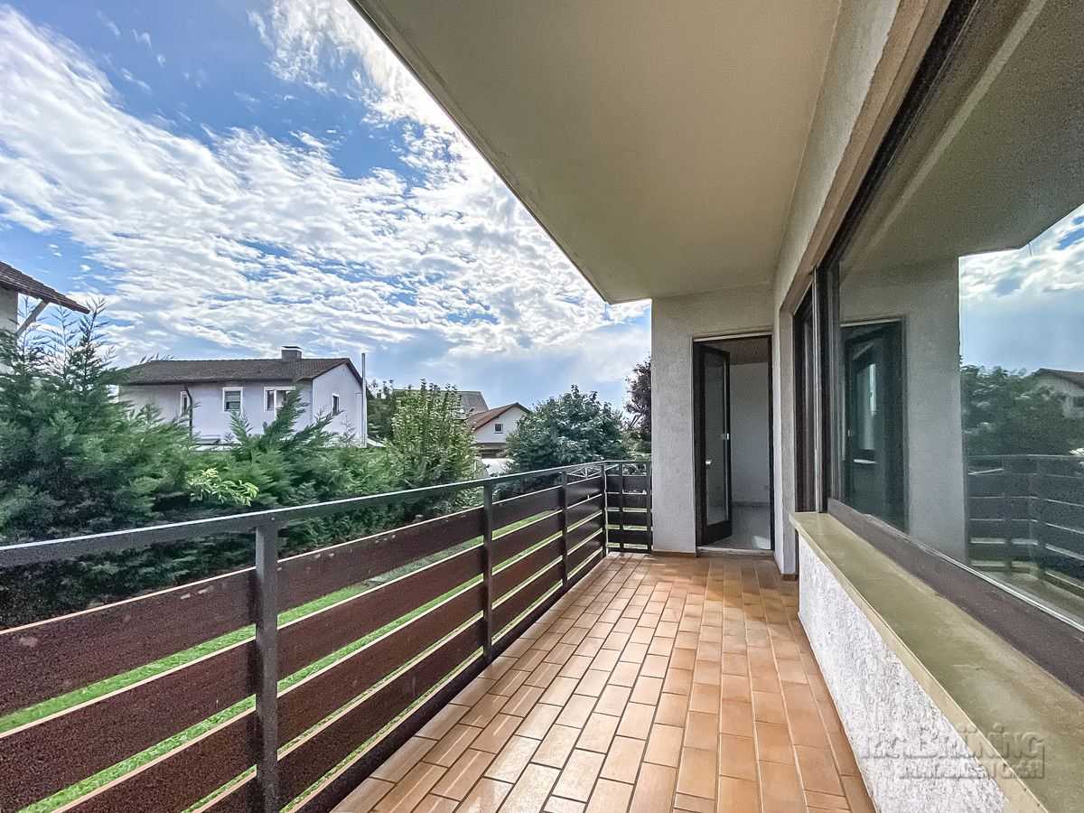 Grand balcon accessible du salon et de la chambre