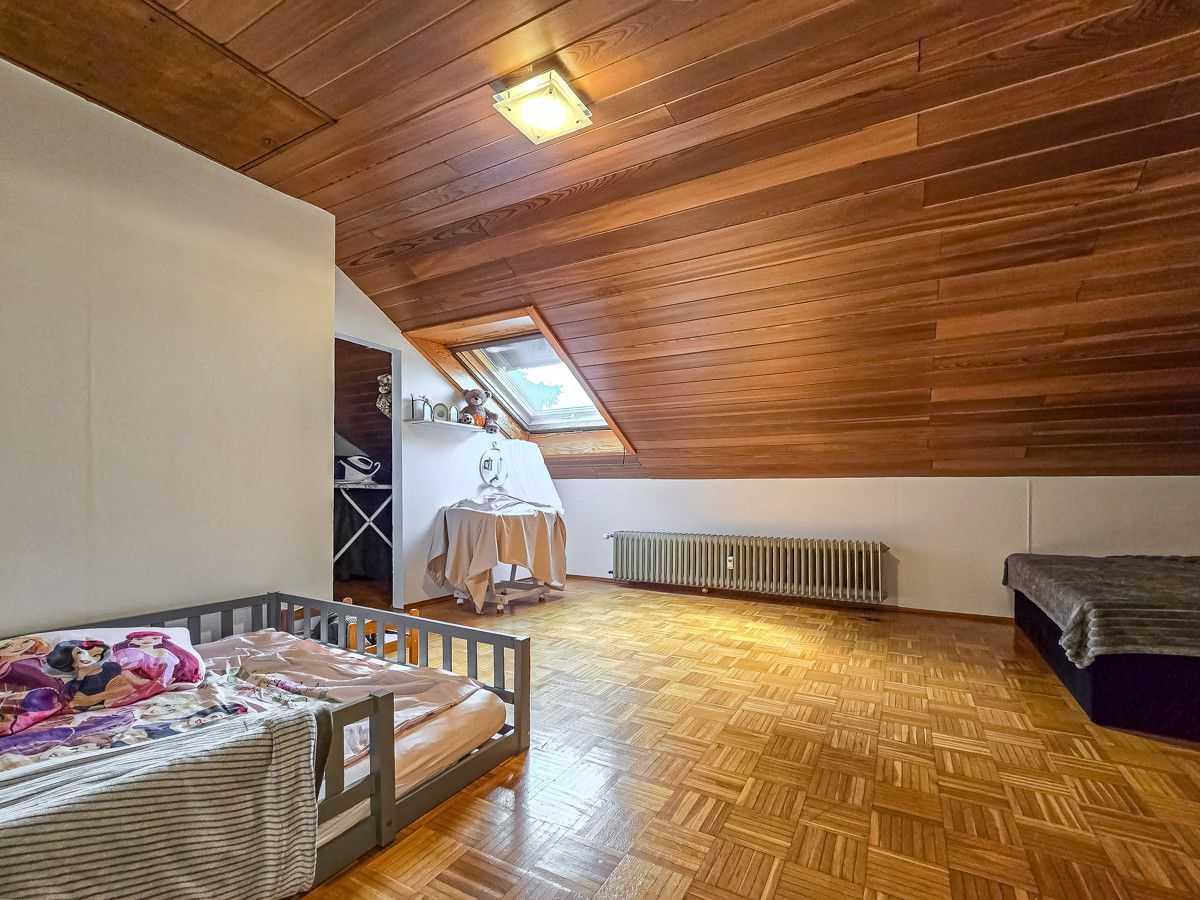 Schlafzimmer DG