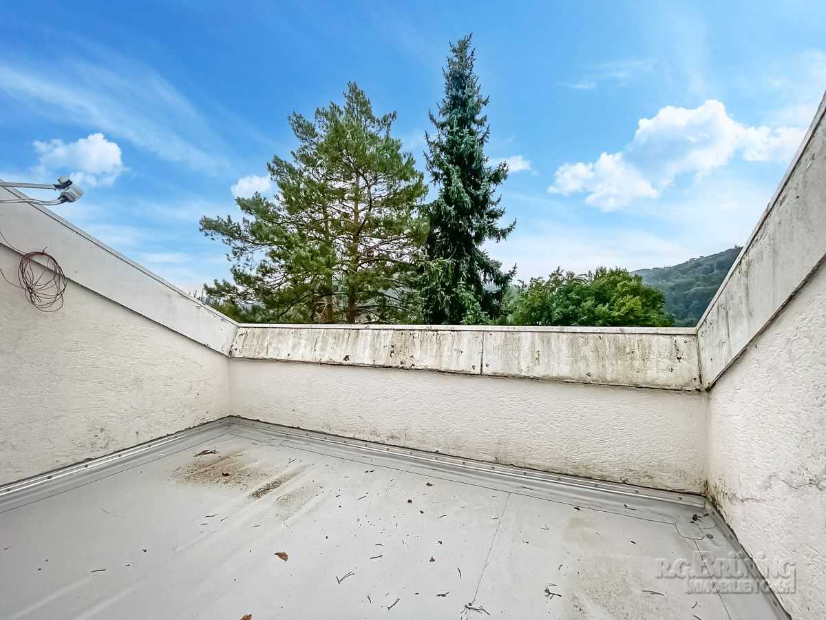 Terrasse sur le toit (sol en cours de pose)