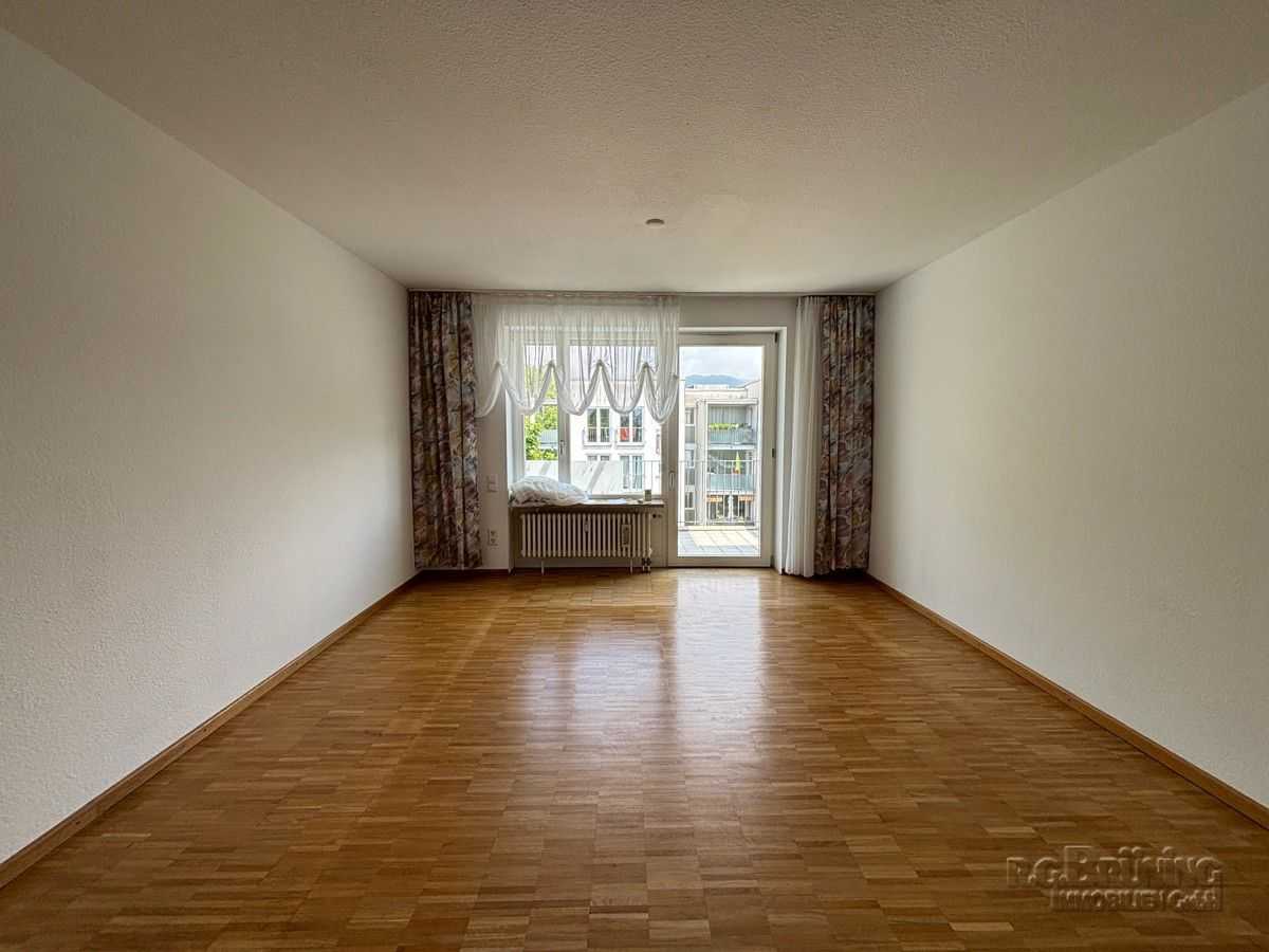 Wohnzimmer mit Balkon