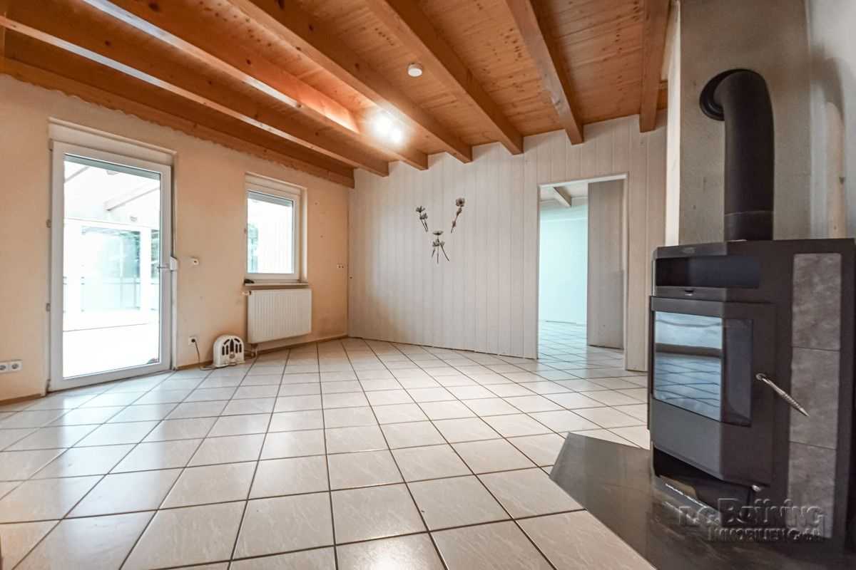 Salon/ salle à manger avec sortie sur la terrasse