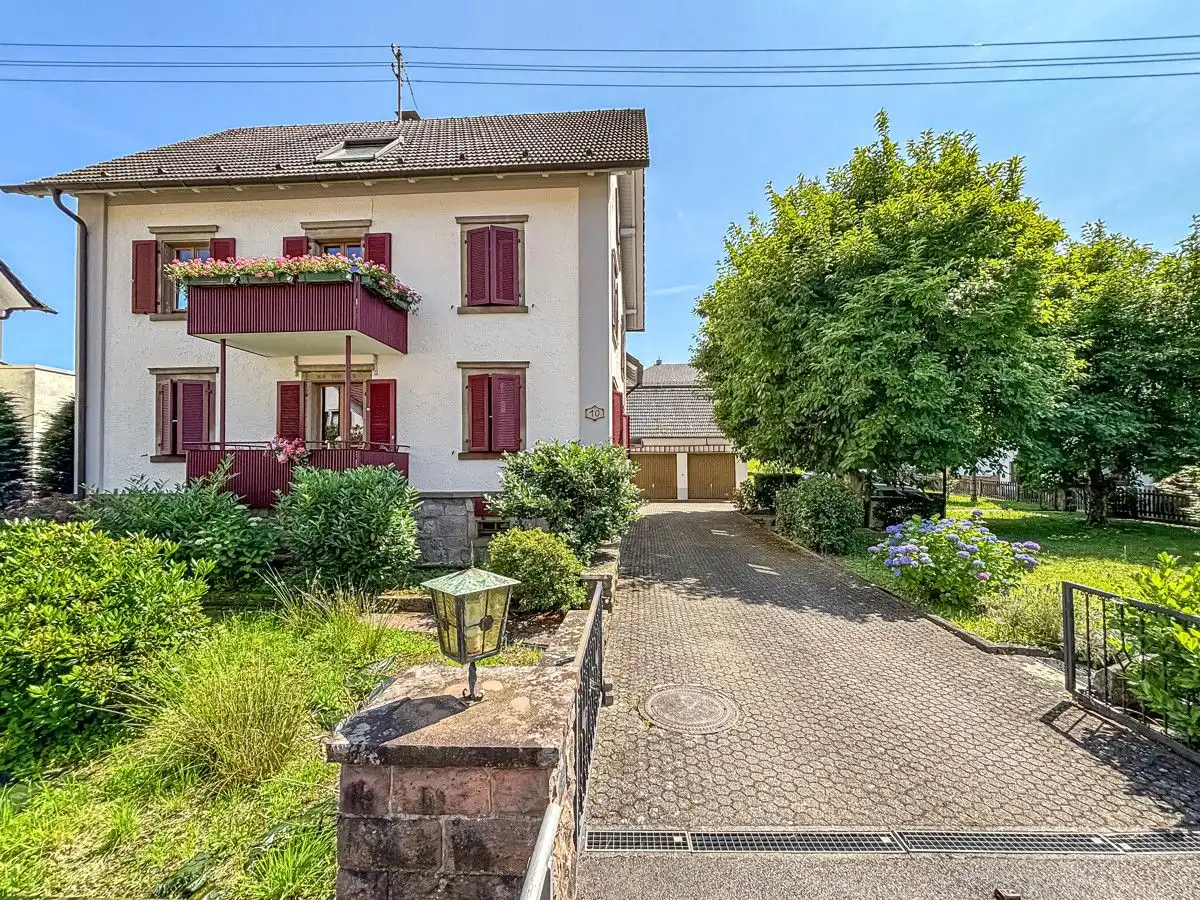 Charmantes Mehrfamilienwohnhaus mit Bauplatz in Durbach