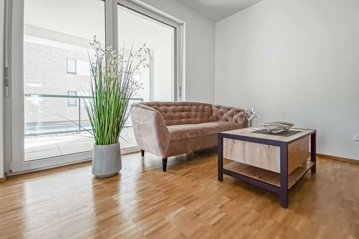3 Wohnzimmer Zugang zum Balkon