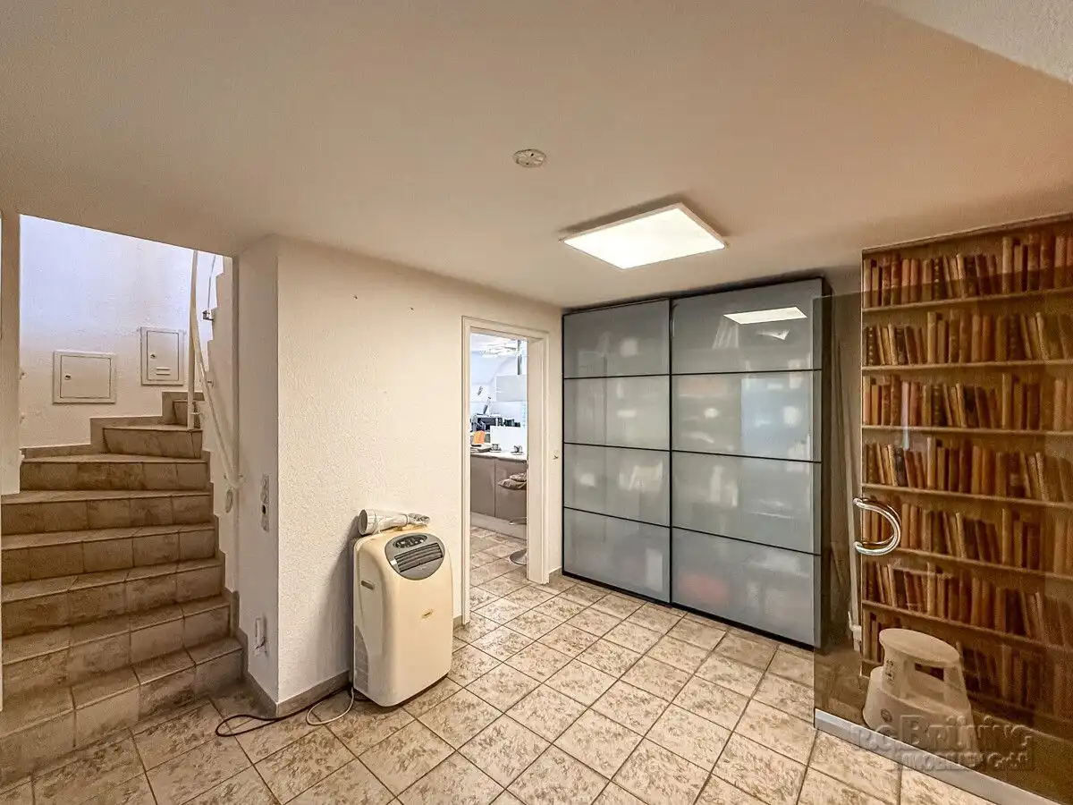  Diele mit Zugang zu DG 2