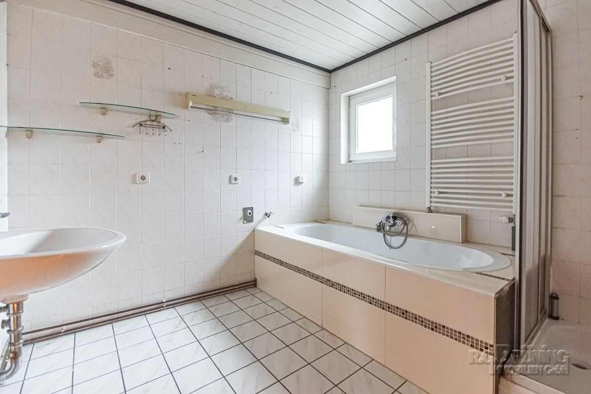 Salle de bains (WC séparé)