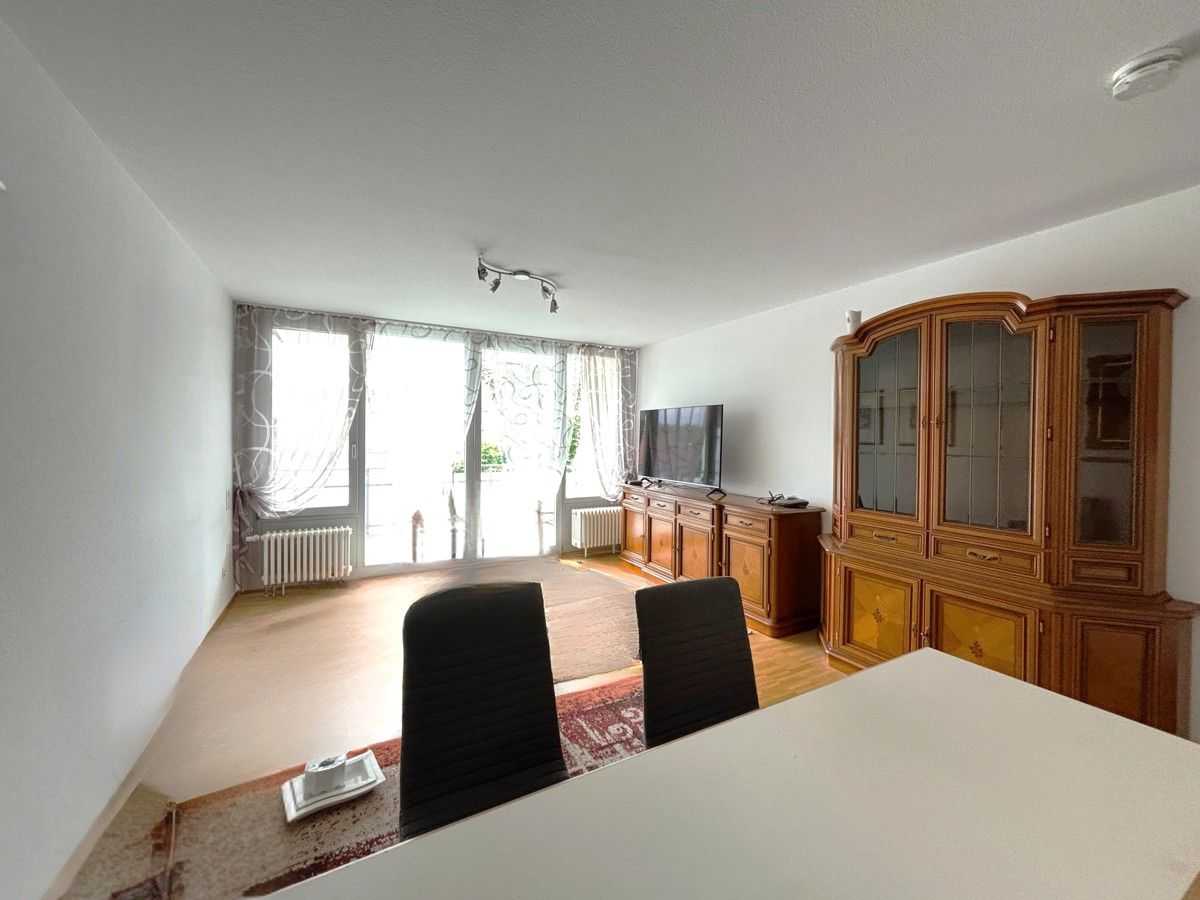 Wohnzimmer mit Balkon