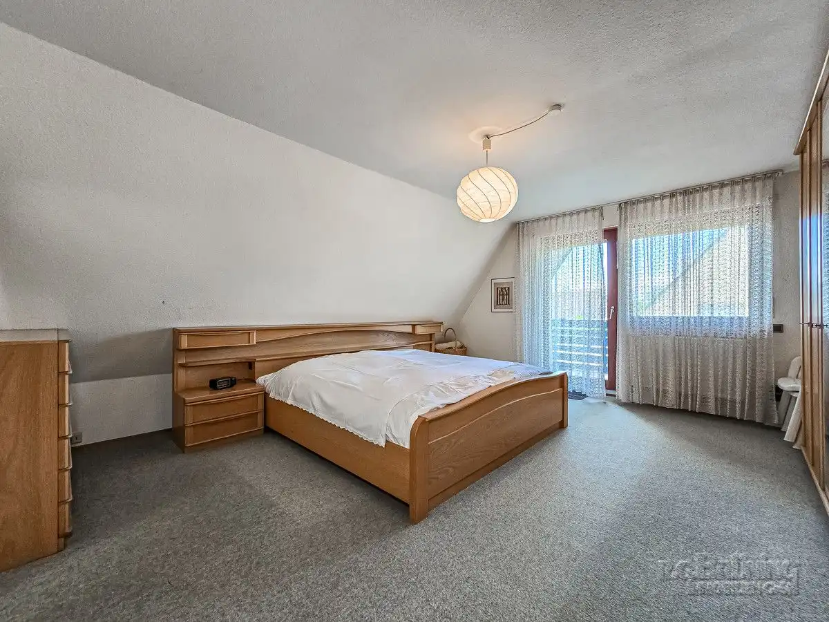 Schlafzimmer mit Loggia im DG