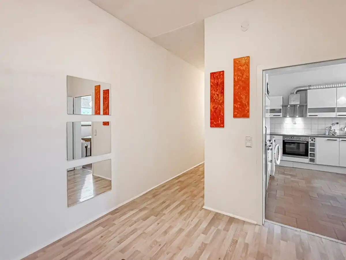 EG Diele mit Blick in die Küche