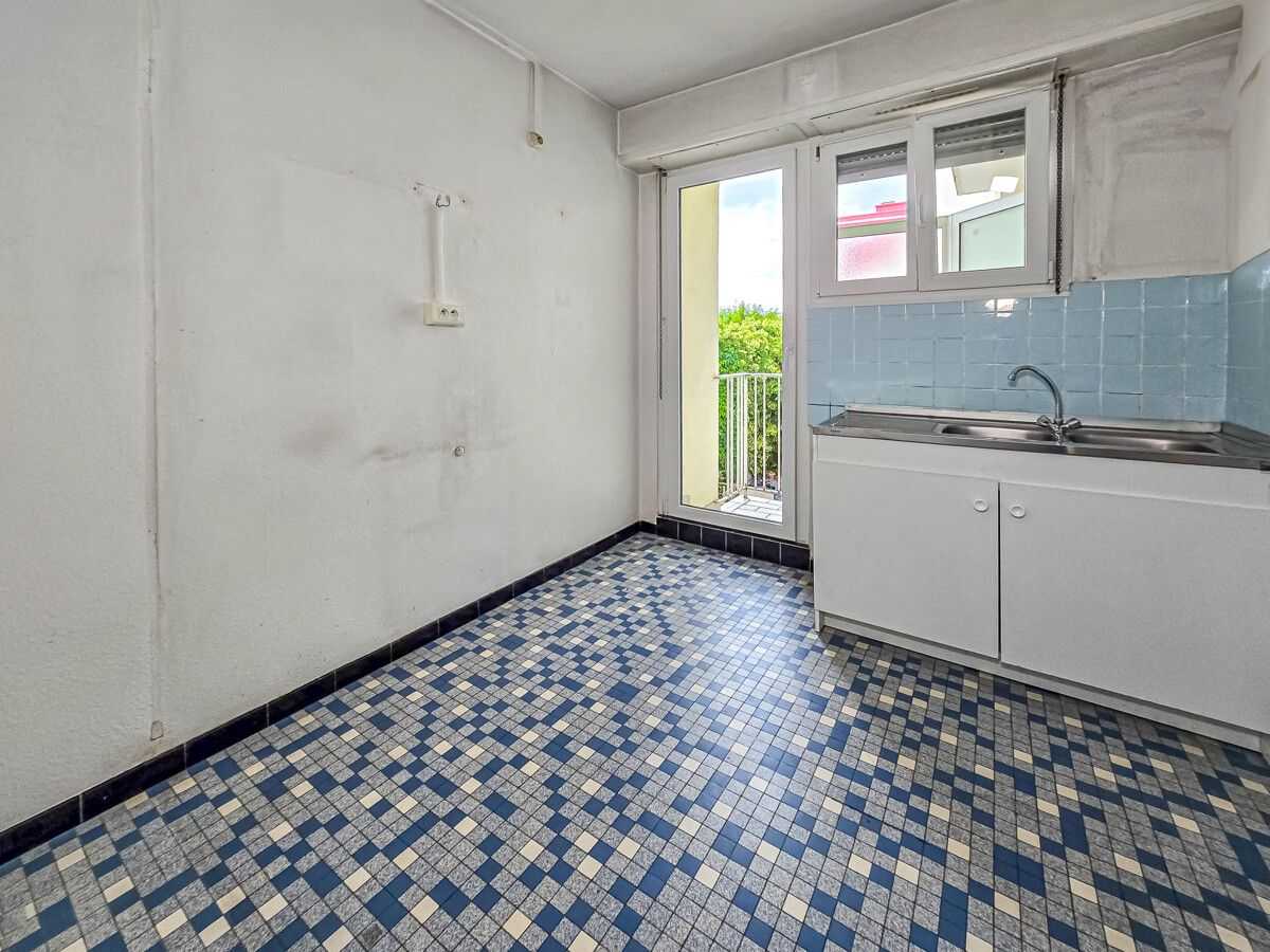 Küche mit Balkon