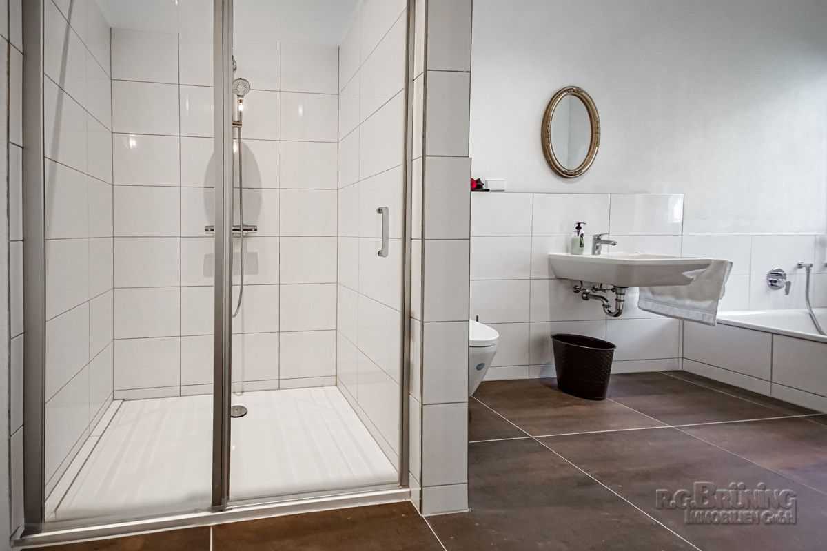 Salle de bains avec fenêtre