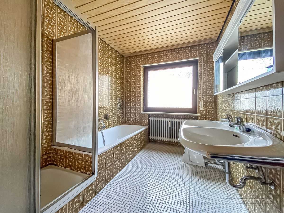 SDB avec douche, baignoire, double lavabo et bidet