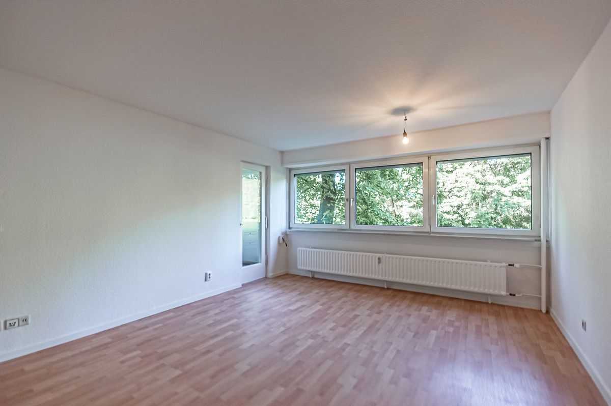 Wohnzimmer mit Balkon